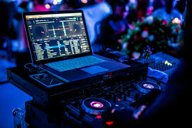Business Event DJ: The Ultimate Guide to Entertainment for Corporate Gatherings