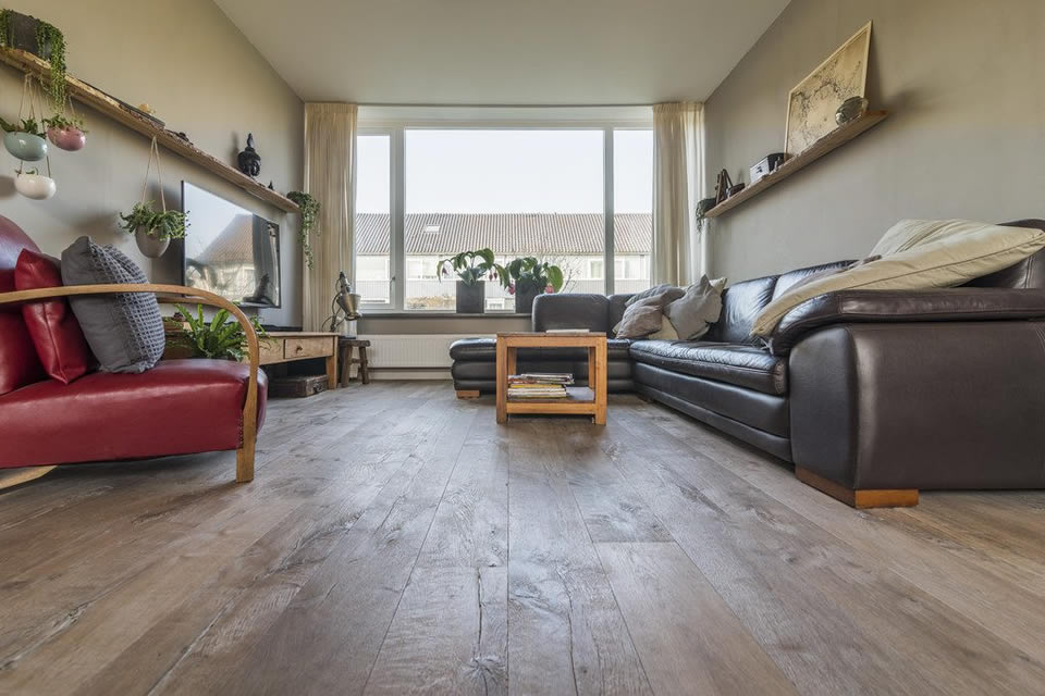 The Beauty of Reclaimed Wood Flooring: Eco-Friendly Elegance for Modern Homes